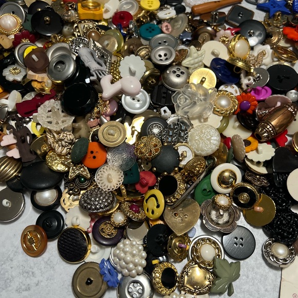 Source Unknown Assorted Button Collection - Multicolor - Picture 7 of 11